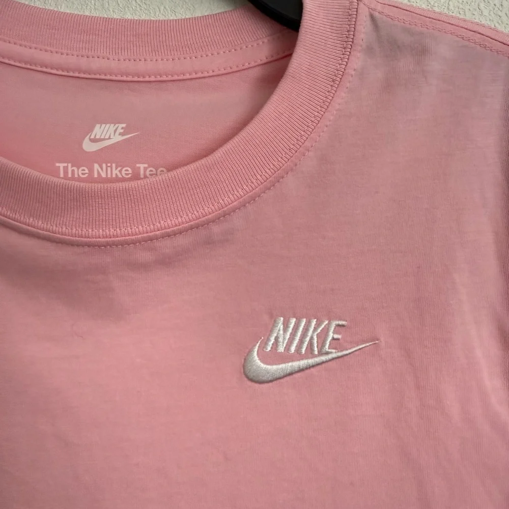 Nike Women's Pink Muscle Tee Size XSmall - Picture 4 of 6